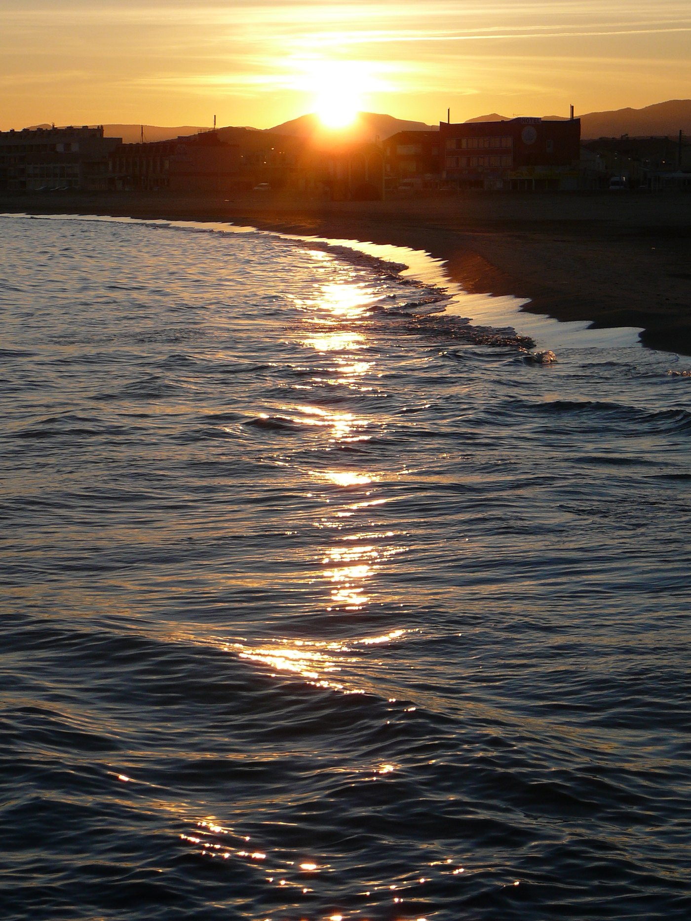 Plage de Port-la-Nouvelle au soleil couchant